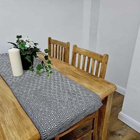 לונדון Wonderful Apartment In Wembley מראה חיצוני תמונה