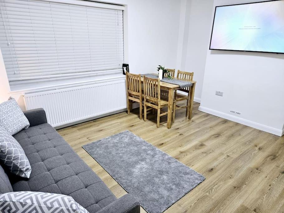 לונדון Wonderful Apartment In Wembley מראה חיצוני תמונה