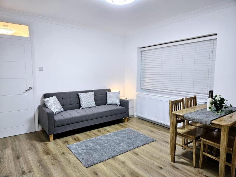 לונדון Wonderful Apartment In Wembley מראה חיצוני תמונה