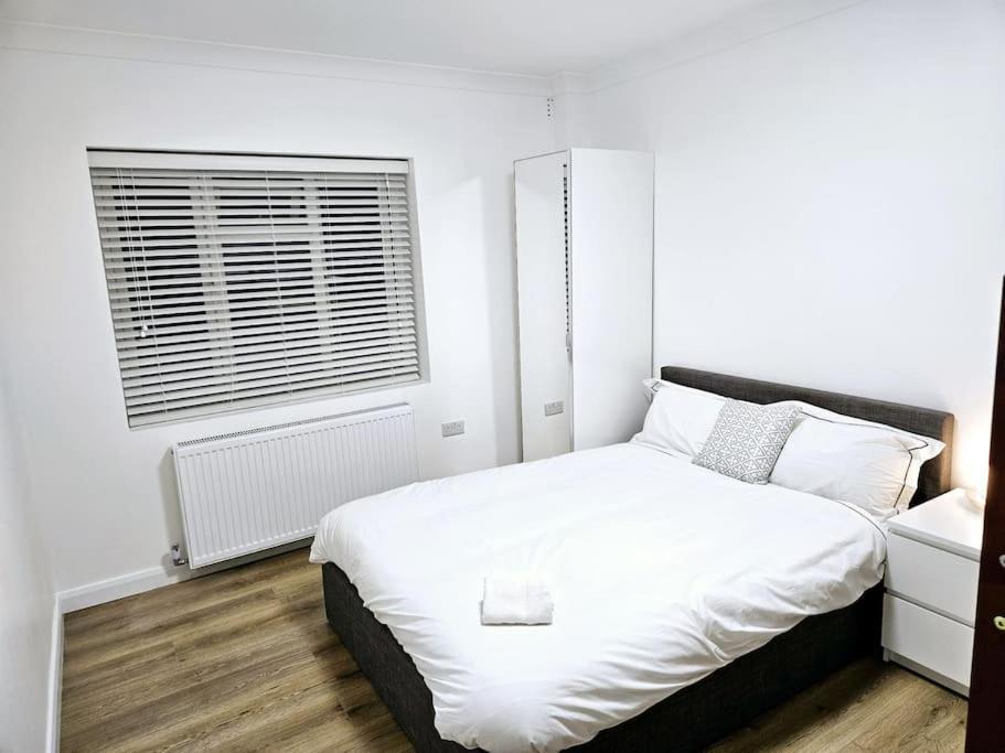 לונדון Wonderful Apartment In Wembley מראה חיצוני תמונה