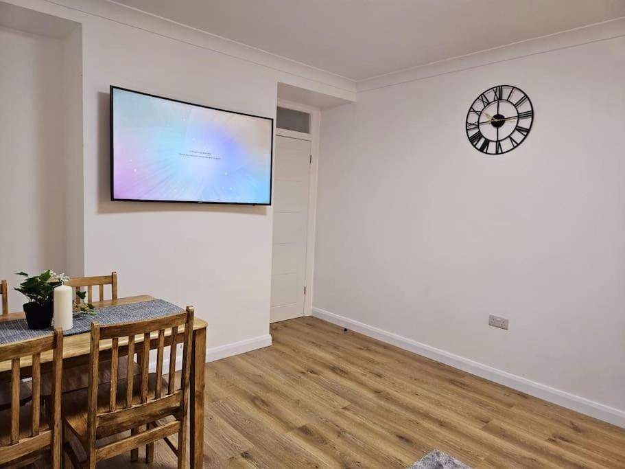 לונדון Wonderful Apartment In Wembley מראה חיצוני תמונה